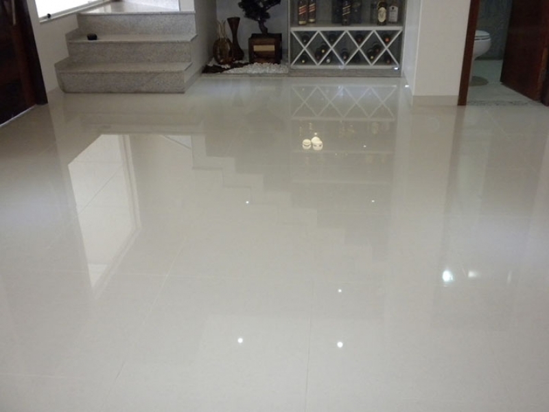piso argamassa epóxi autonivelante branco Piracicaba